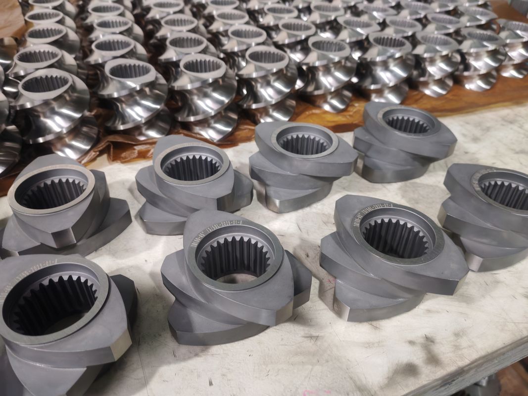 Các bộ phận trục vít của dây chuyền đùn nhựa 60mm-120 Chiều dài trục vít 100rpm-1200 Tốc độ trục vít cho máy đùn trục vít đôi