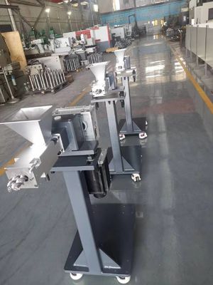 Bộ cấp bên máy móc nhựa đồng xoay cho PP PE POM PVC PET hiệu quả cao