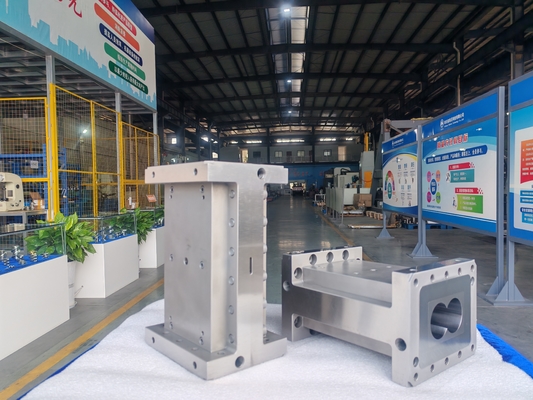 Máy xả nhựa hai vít với hệ thống làm mát